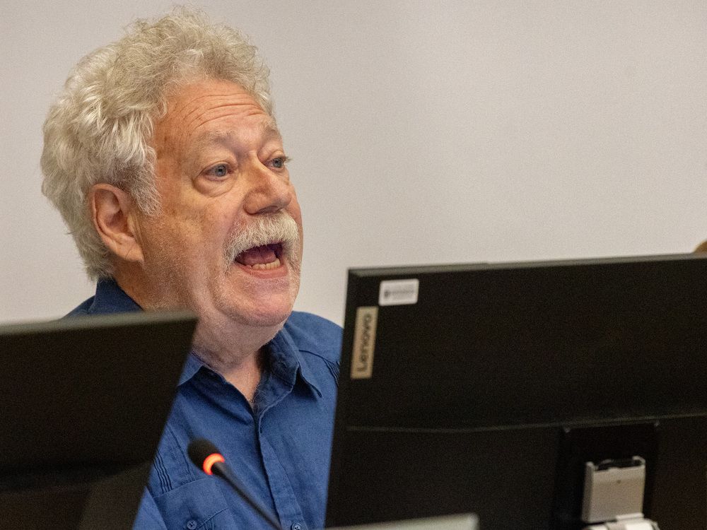 The proposal failed to advance after councillors deadlocked 2-2.