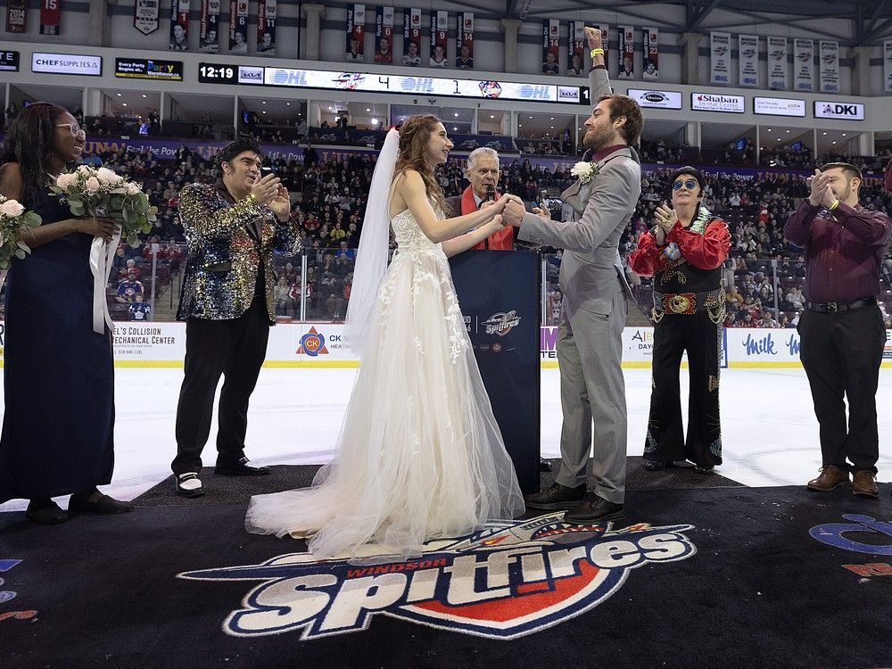 The couple may have had cold feet, but the on-ice wedding ceremony went on as scheduled during a Windsor Spitfires match. 