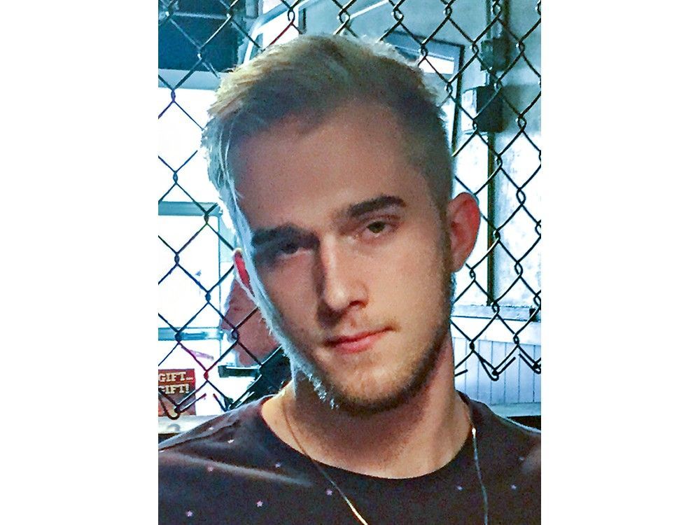 Family and friends are left with no answers after Shawn Challis was stabbed to death near an Ottawa apartment complex last week.