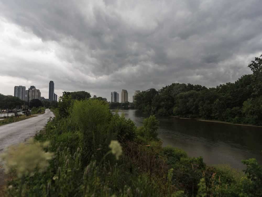 London area under tornado watch, winds could top 110 km/h