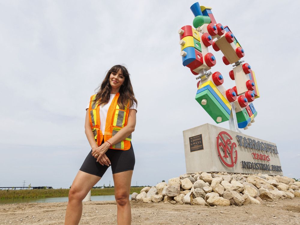 New St. Thomas sculpture puts colourful spin on railway roots