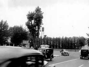 3-Photo 4 - Scene urbaine 1930