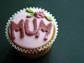 A sweet treat for Mom (Photo courtesy of http://www.cupcakedecoratingideas.org/)