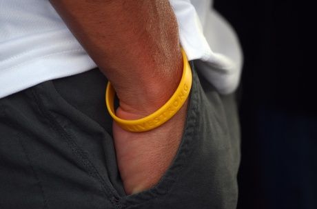 Amazon.com: Official Live Strong Lance Armstrong Yellow Cancer LIVESTRONG  Rubber Wristband Bracelet : Sports & Outdoors