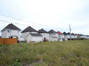 Residents surrounding the area of the new bridge in Vaudreuil will soon have a back window view of the construction project that will connect Boulevard de la Cité-des-jeunes, off Avenue André-Chartrand to its opposite end.