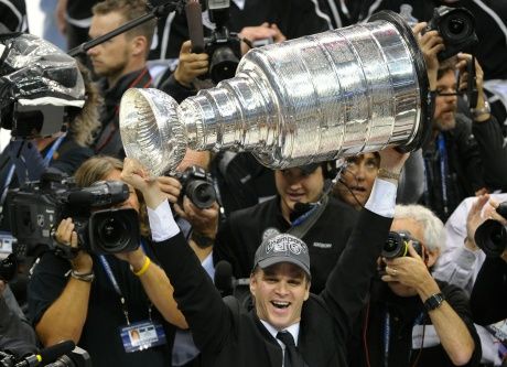 Luc Robitaille brings Stanley Cup back home to Mom