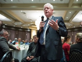 Federal Liberal leader Bob Rae speaks to party members at fundraising dinner in Dollard-des-Ormeaux on Oct. 4.