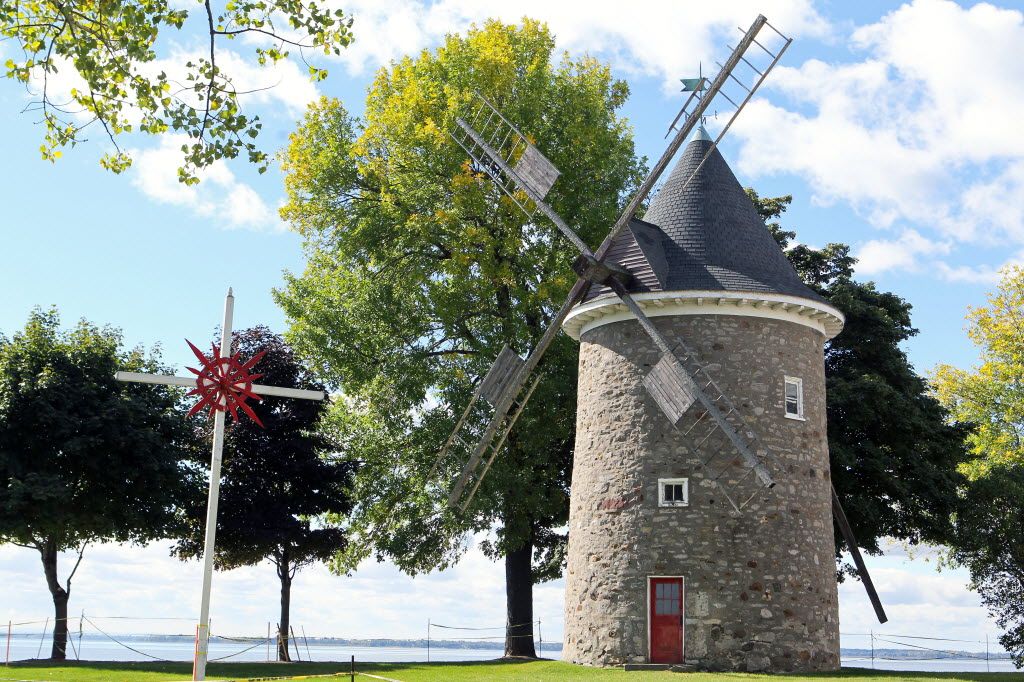 Montreal Architectural Heritage tours of Pointe Claire Village and