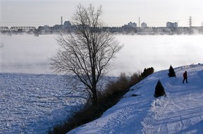 As this four-year-old file photo attests, this week is not the first that has seen Montreal plunged into a deep freeze. But after three years of relatively mild winters, do Montrealers remember how to deal with  the risks presented by extreme cold? (THE GAZETTE/John Kenney)