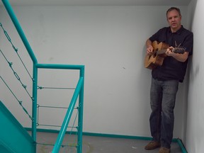 MONTREAL, QUE: JANUARY 15, 2013-- Singer-songwriter Rob Lutes with guitar during a short break in rehearsal on Tuesday January 15, 2013. ( Pierre Obendrauf / THE GAZETTE) ORG XMIT: 45601-0008