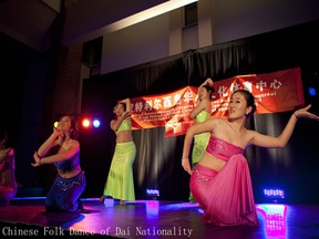 Folk dance of Dai nationality_副本