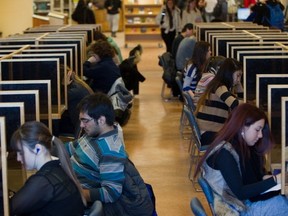 Students study at John Abbott College Library. (John Kenney/THE GAZETTE)