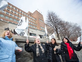 Protesters gather outside the Montreal General Hospital on Wednesday afternoon to protest against mismanagement and cutbacks in the McGill University Health Centre .(Dario Ayala / THE GAZETTE)