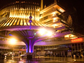 The Montreal Casino in attracts visitors round the clock, and now those visitors will be able to have a cocktail alongside them as they play. (Robert J. Galbraith / THE GAZETTE)