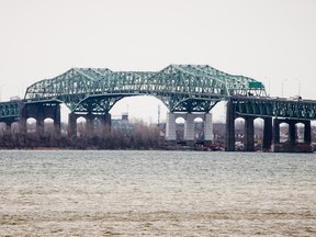 Ottawa says it will work with the city of Montreal to "integrate architectural quality" into the design of the new Champlain Bridge.
Federal Transport Minister Denis Lebel said Transport Canada will consult local experts and has asked for a report to be prepared by late summer on the bridge's design.
But his announcement seems to fall short of Montreal's demands.
 (Dario Ayala / THE GAZETTE)