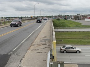 Quebec will widen the St. Charles Ave. overpass to alleviate traffic backlog.