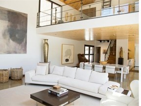 The open living room and mezzanine in the vacation home of Halle Berry, which she used from 2008 to 2010.