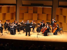 The McGill Chamber Orchestra conducted by Boris Brott welcomes star American violinist Mark O’Connor and the McGill Chamber Orchestra conducted by Boris Brott at the OSM’s Maison Symphonique (All photos courtesy MCO / Communications Lise Raymond)