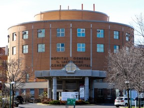 No plans yet for Lakeshore General Hospital to defy Bill 60. (John Mahoney/THE GAZETTE)