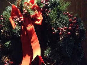 Holiday Time Decor - In the text 1.header