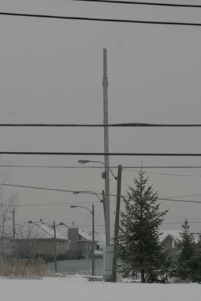 Cell tower was installed on public walkway behind homes in Kirkland.