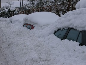 Cars-Buried-in-Snow