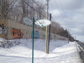 Sound wall along St-Louis, running parallel to Highway 40 in St-Lazare.