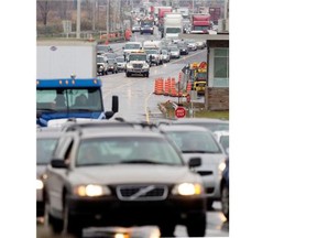 Long lines of heavy traffic bring the Champlain bridge to a crawl: It will be down to one lane in each direction from Friday at 9 p.m. until Sunday at 5 a.m.
