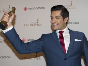 Sugar Sammy holds up his trophy for best comedian of the year at the Gala Olivier awards ceremony Sunday. THE CANADIAN PRESS/Graham Hughes