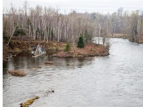 According to government data made public in May, soil samples recovered from the Chaudière River bed in October 2013 contained almost five times more oil sediments than samples recovered just weeks after the train derailment.