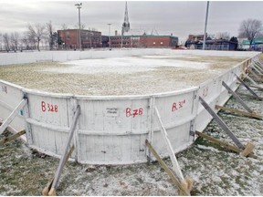 Grass still dominated the snow in January 2007 on the hockey rink at Parc Bourgeau in Pointe-Claire village. Mild weather and lack of snow kept Montreal area rinks unplayable for much of the winter.