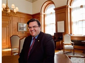 Mayor Denis Coderre has met with provincial cabinet ministers to open up talks on a new “metropolis status” for Montreal.