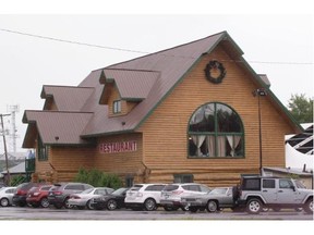 A community meeting on the issue of possibly evicting Kahnawake residents from the Mohawk territory on Montreal’s South Shore for breaking the law against marrying or living with a non-native was held Wednesday night at Maddie’s Place Restaurant on Highway 138.