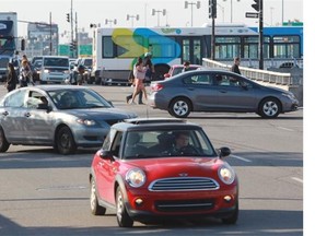 Traffic clogs the area of Jean Talon St. W. and Decarie Blvd. on Wednesday, Sept. 24, 2014. The extension of Cavendish Blvd., which has been planned for nearly 70 years, is a go, with shovels expected to break ground on the project within five years, local politicians say. John Kenney/THE GAZETTE