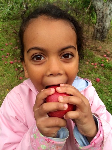 Leyla loves apples!