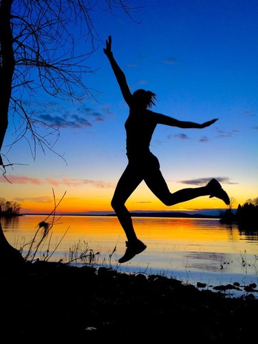 A selfie I took at Cap St-Jacques during the sunset one April 30th.  With nobody around I was busy being a goof after my run to the waters edge.  Nothing like letting go of the daily stress, enjoying a peaceful view and being silly.