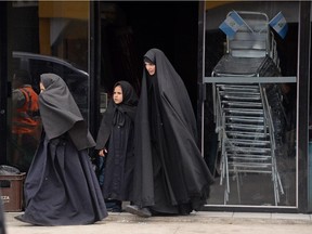 Female members of an ultra-Orthodox Lev Tahor Jewish group in Guatemala City on September 2, 2014.