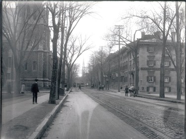 St-Denis St. looking North near the corner of Viger Ave. on May 14, 1907.