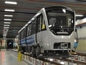 The entry into service of the new AZUR métro cars is being delayed because of software issues.