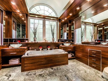 A spectacular bathroom.