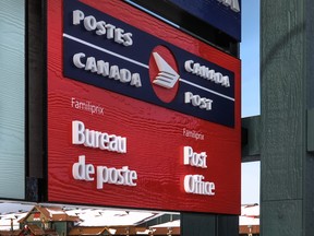 FILE — A Canada Post building in St-Lazare.
