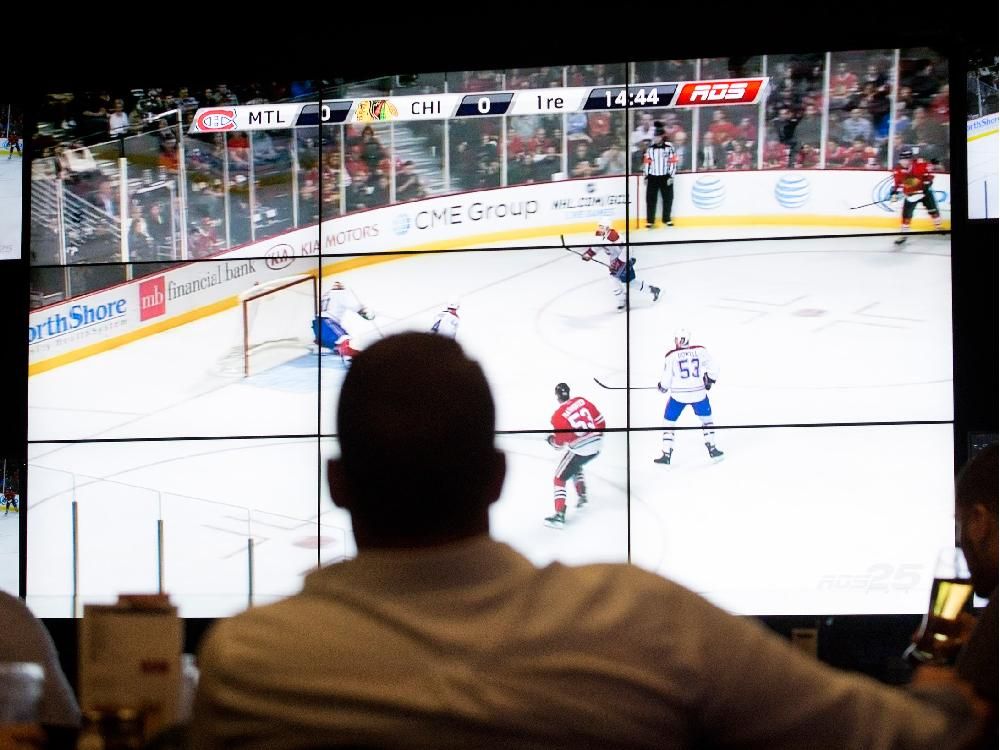 Here's how hockey fans watch the puck without watching the puck - ABC News