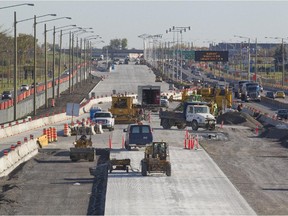 Road work continues on Highway 40 at St-Marie in Kirkland, Montreal, Monday, October 13, 2014.  (Phil Carpenter / THE GAZETTE)