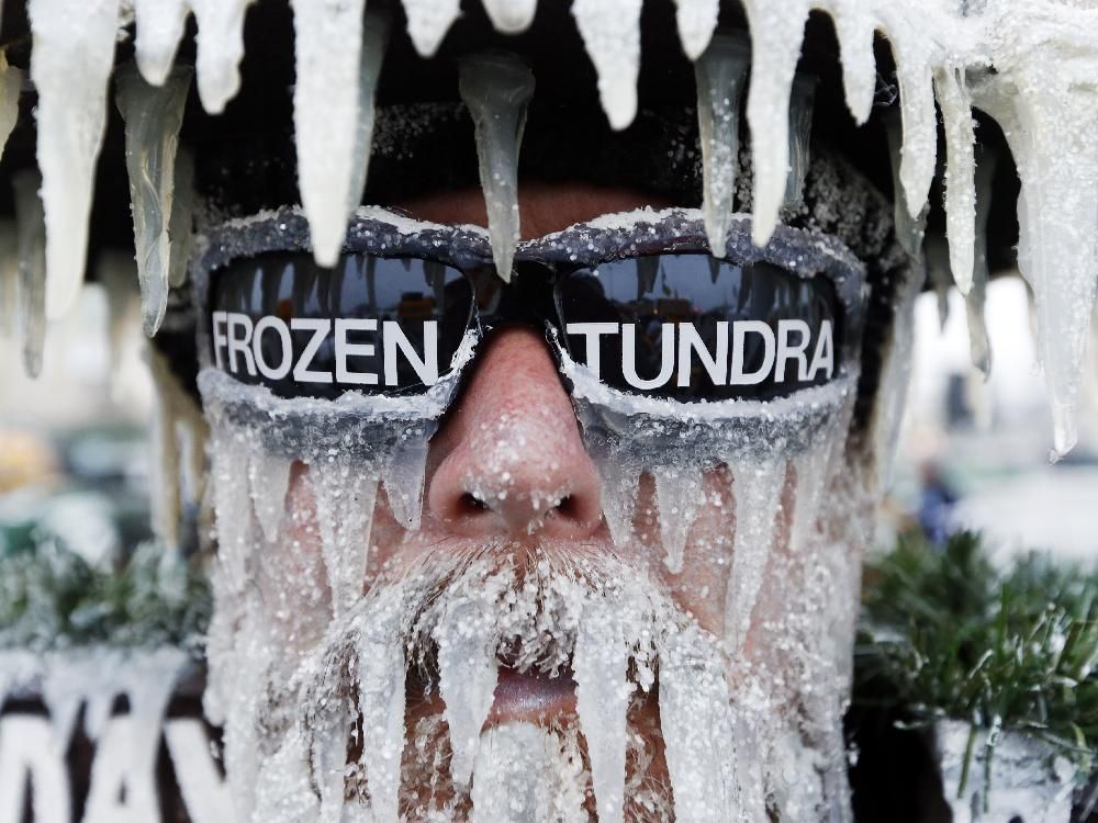 Falcons' greatest moment, No. 8: Playoff win in the 'Frozen Tundra'