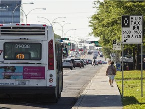 An STM bus drives southbound on St-Jean Blvd. in the reserved bus lane in Dollard-des-Ormeaux.