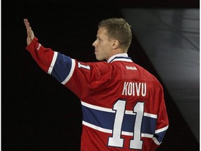 Former Canadiens captain Saku Koivu acknowledges ovation from fans at the Bell Centre before game against the Anaheim Ducks on Dec 18, 2014.