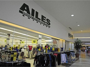 The Groupe Les Ailes de la Mode in the Faubourg de l'Ile shopping centre in Pincourt was liquidating its merchandise.