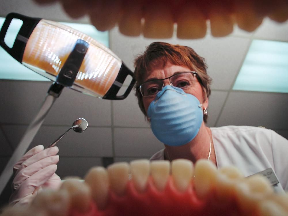 Quebec to force dentists to stay in public healthcare system