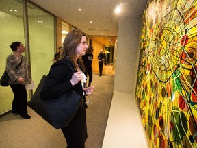 On the Séminarts tour of the McCarthy Tétrault Collection, a participant views a painting by Landon Mackenzie.
