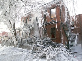 ]The smouldering remains of an apartment building on Girouard Ave. near Sherbrooke St. in Montreal, Jan. 14, 2015, after an early morning fire.  There were no injuries and the cause of the fire is under investigation.